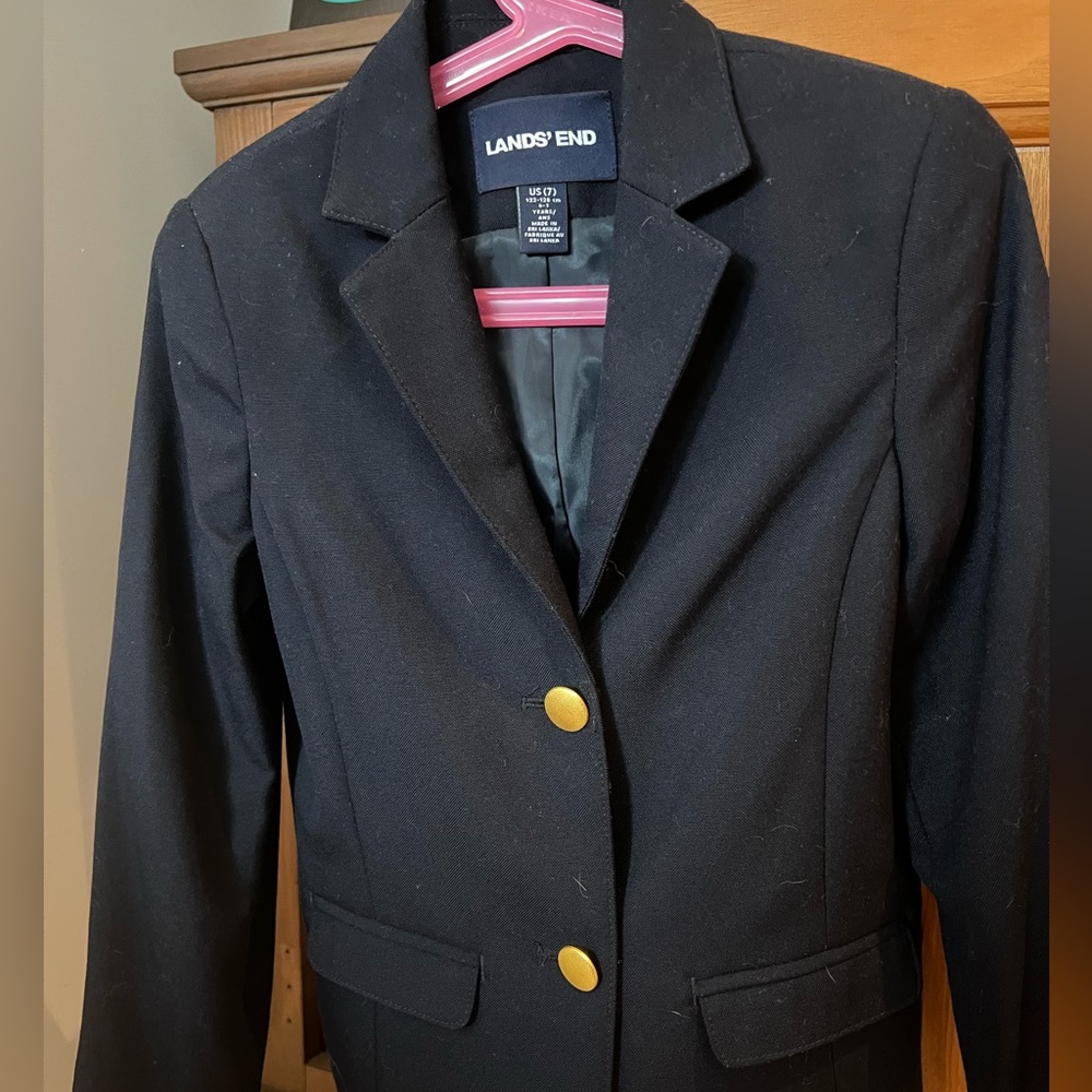 Lands End kids’ navy blue 2 button blazer.